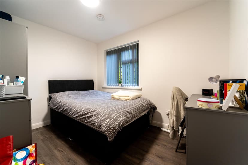 42, Roman Way - Image 11