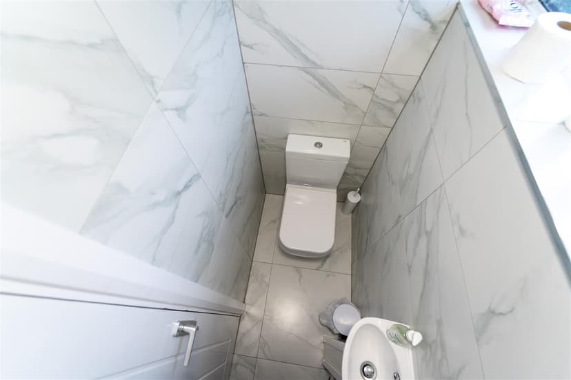 42, Roman Way - Image 6