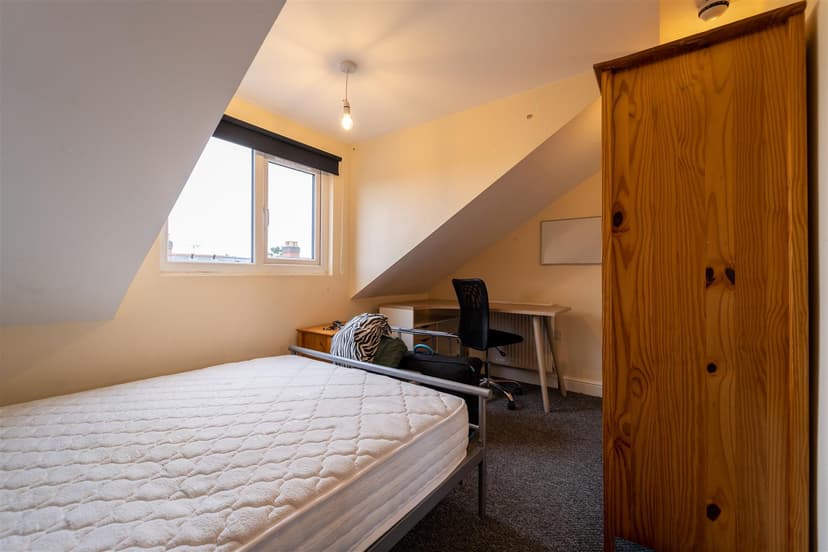 56, Hubert Road - Image 12