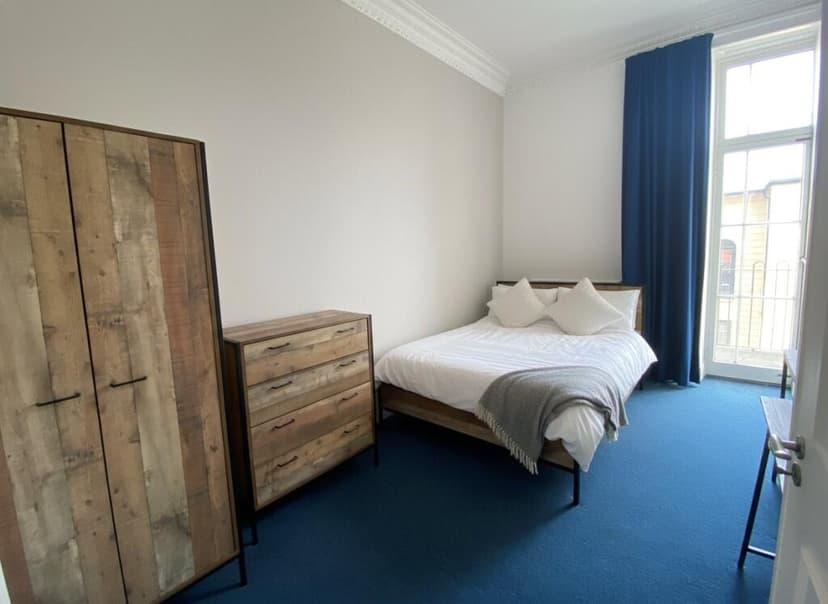 Meridian Place (Flat 3) - Image 2