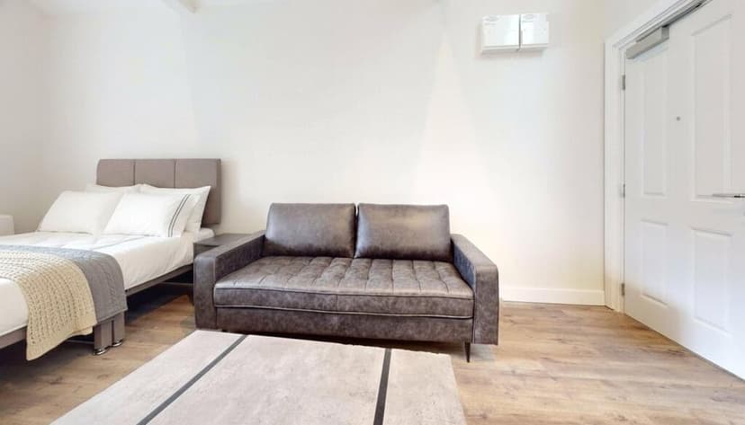 Clifton Lofts Apartments - Image 2