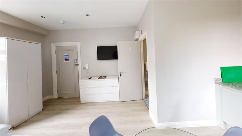 Meridian Place - Image 4