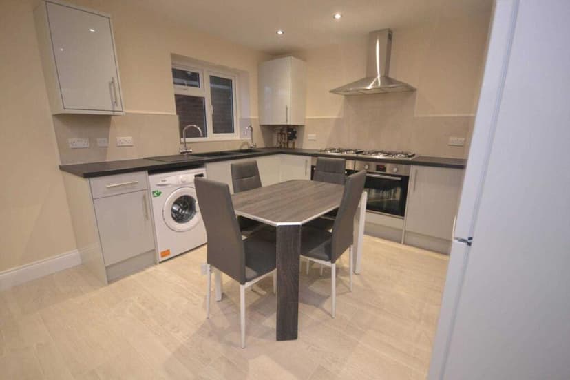 Christchurch Road - Image 5