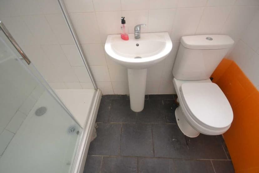 Pitcroft Avenue - Image 3