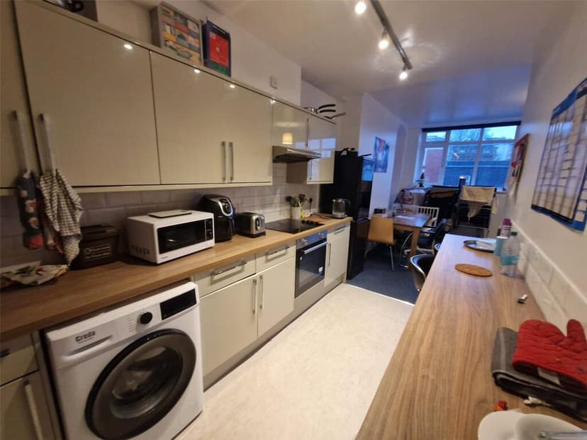 Gloucester Road - Image 2