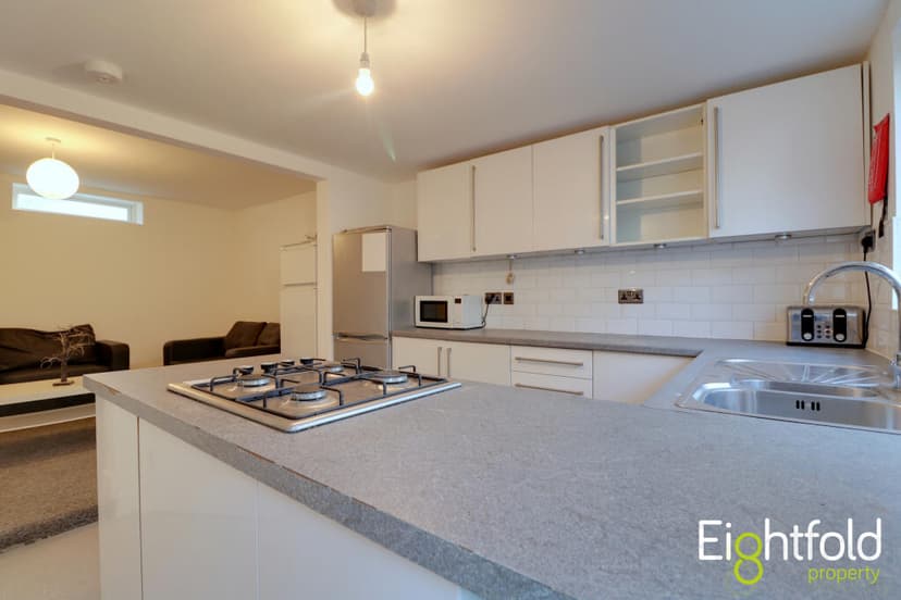 St. Mary Magdalene Street - Image 4