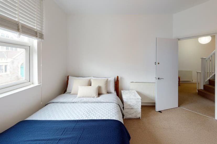 Guinea Lane - Image 4