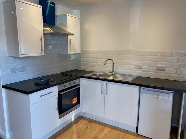 Brynland Avenue - Image 2