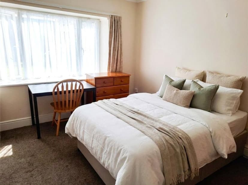 Tyndalls Park Road - Image 1