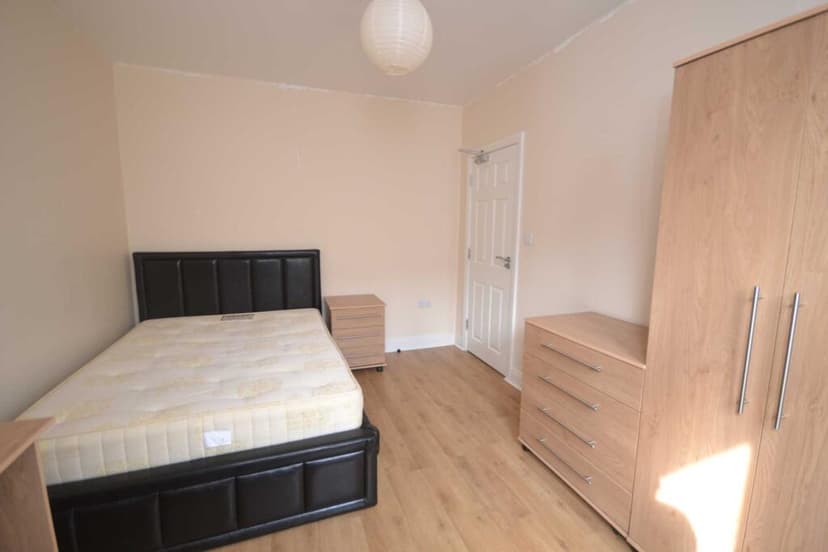 Liverpool Road - Image 4