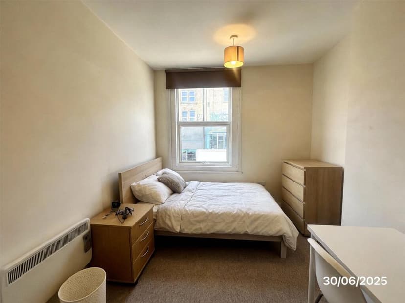 Cromwell Road - Image 5