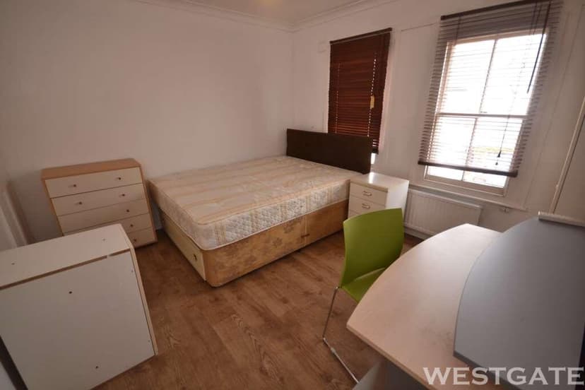 Pitcroft Avenue - Image 5