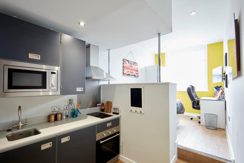 Queens Road (Flat 10) - Image 1