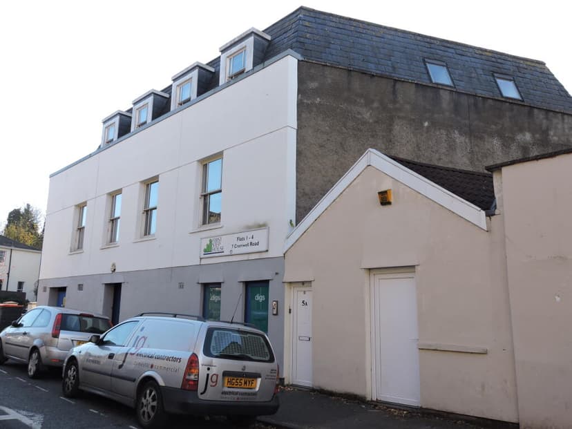 Cromwell Road - Image 3