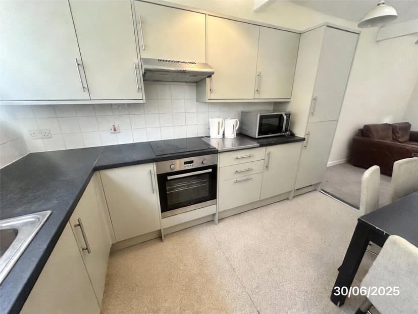 Cromwell Road - Image 2