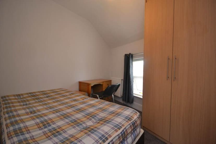 Erleigh Road - Image 4