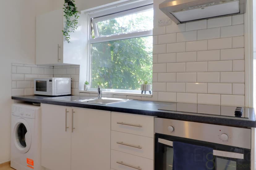 Totland Road - Image 2