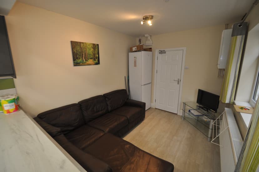 27 Baglan St - Image 11