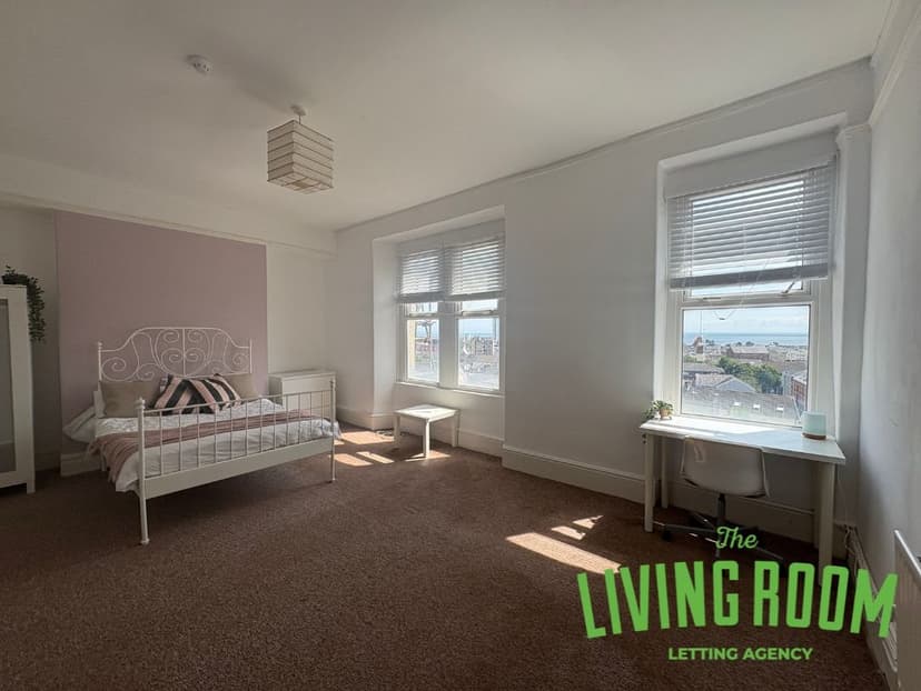 3 Oaklands Terrace - Image 3