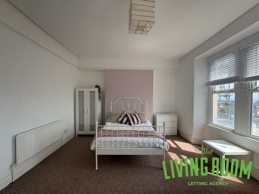 3 Oaklands Terrace - Image 4