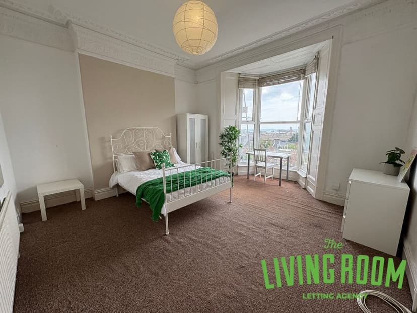 3 Oaklands Terrace - Image 2