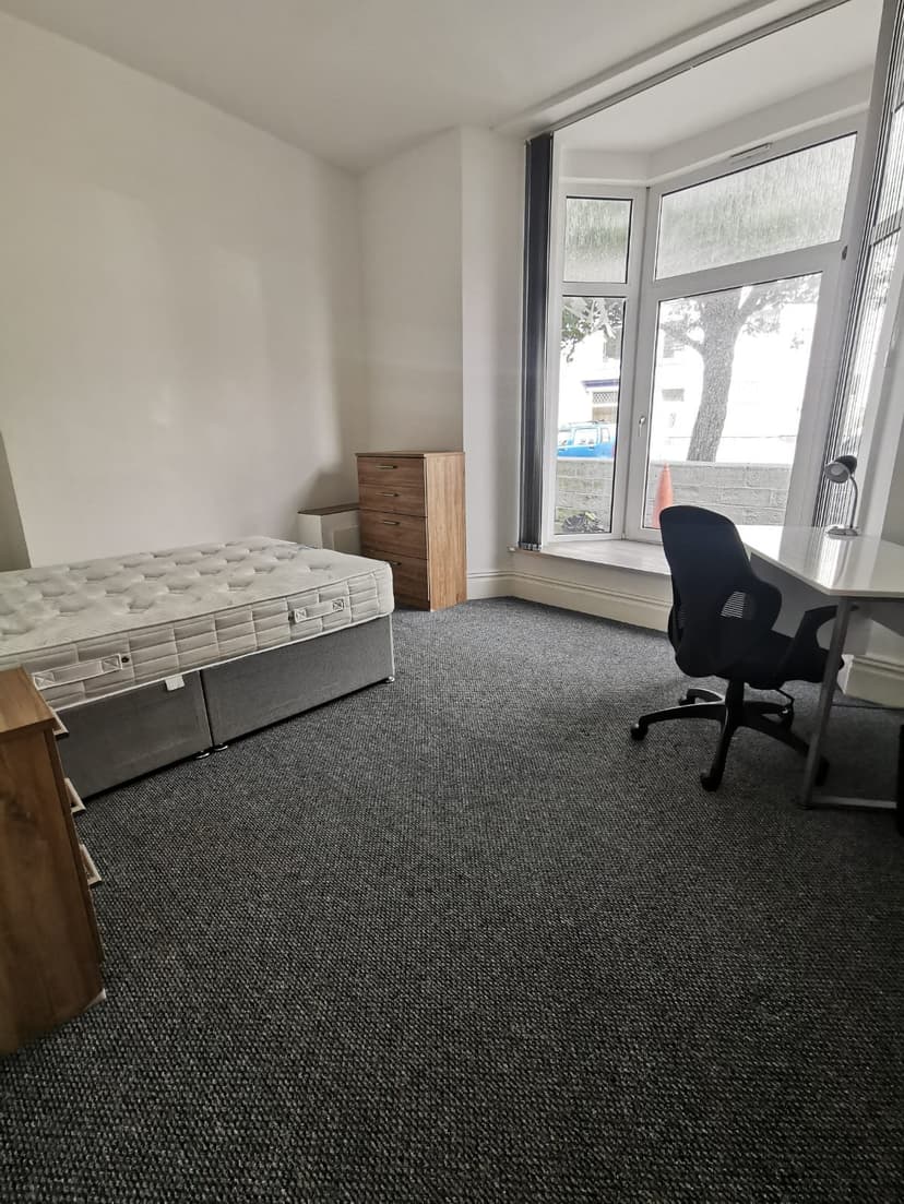 19 St Helens Avenue - Image 6