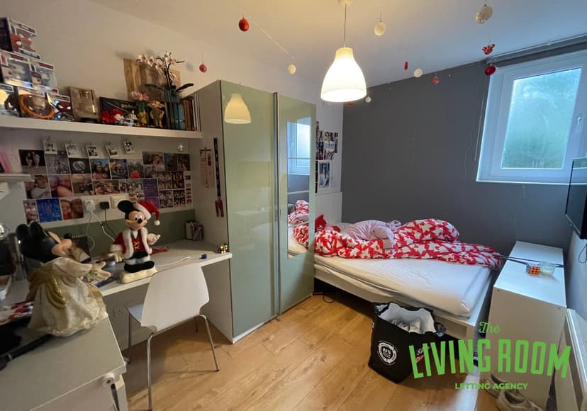 Library Court - Image 9