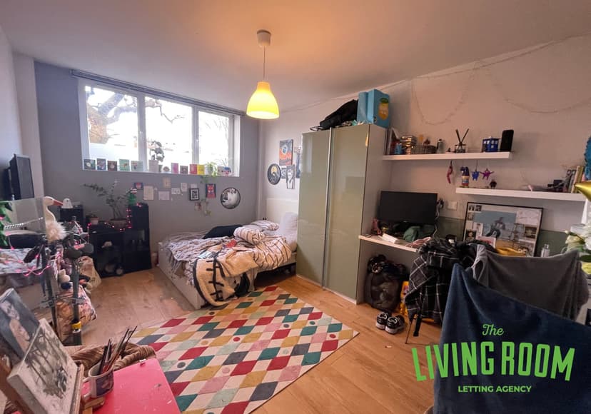 Library Court - Image 8