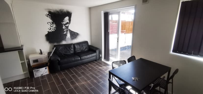 17 Elba Crescent - Image 1