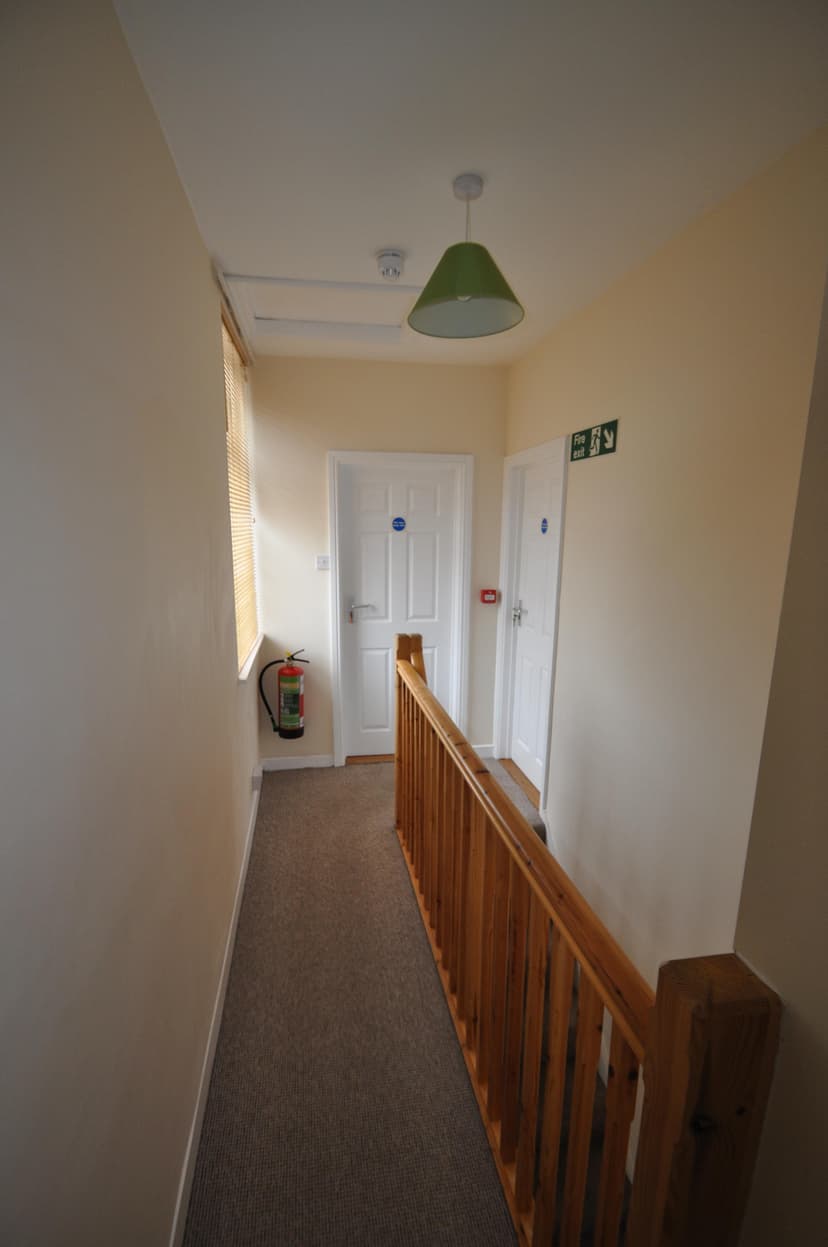 21 Wern Fawr Rd - Image 9