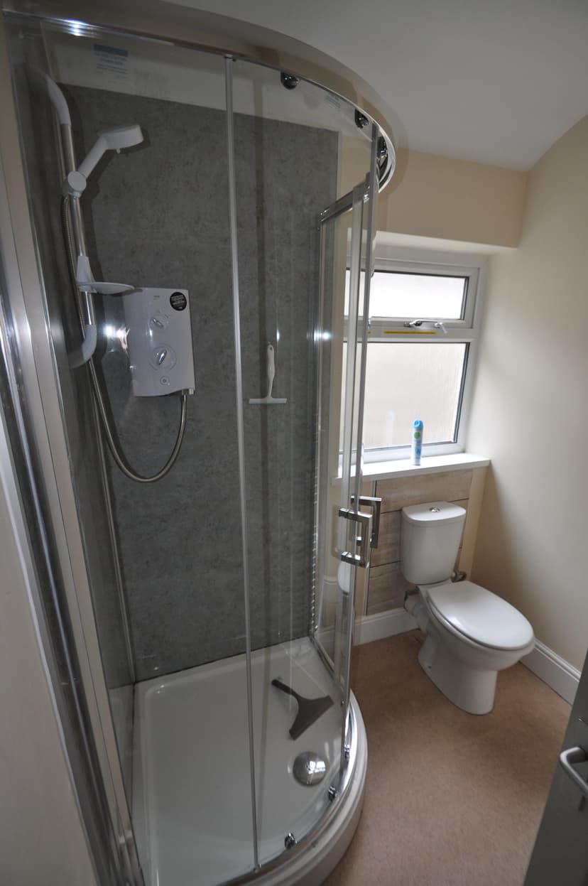 21 Wern Fawr Rd - Image 10