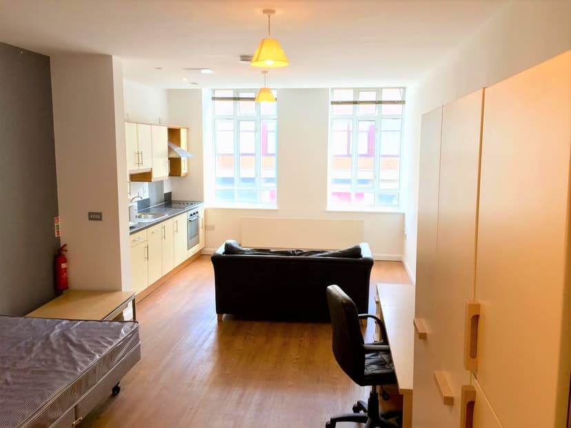 58-60 The Kingsway, Portland House - Image 4