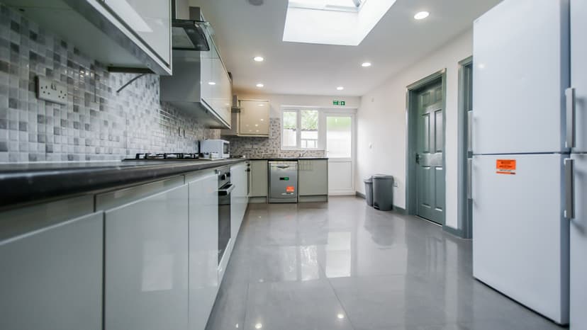 33 Hobart Croft - Image 4