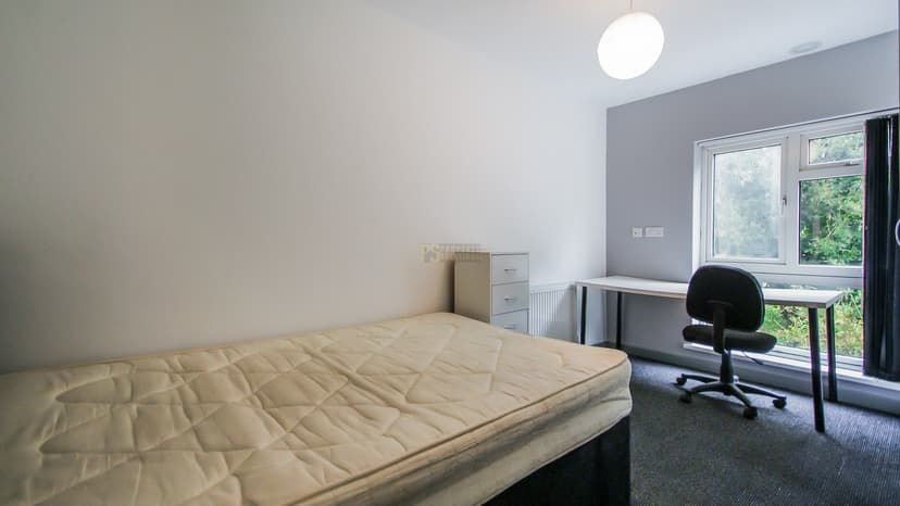 33 Hobart Croft - Image 5