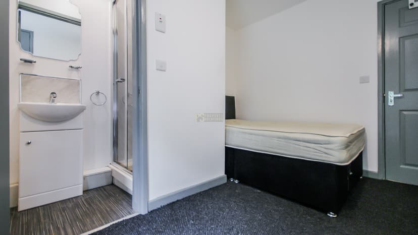 33 Hobart Croft - Image 8