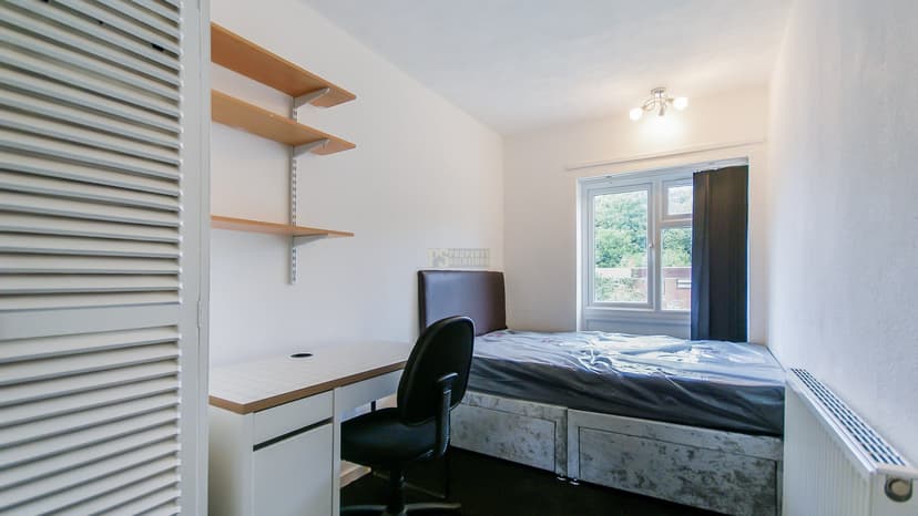 4 Hobart Croft - Image 4