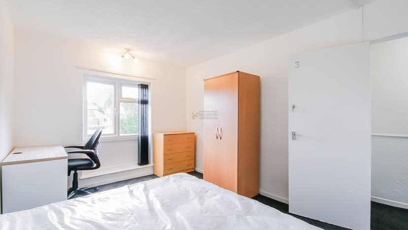 4 Hobart Croft - Image 6