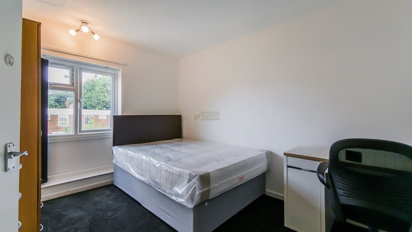 4 Hobart Croft - Image 7