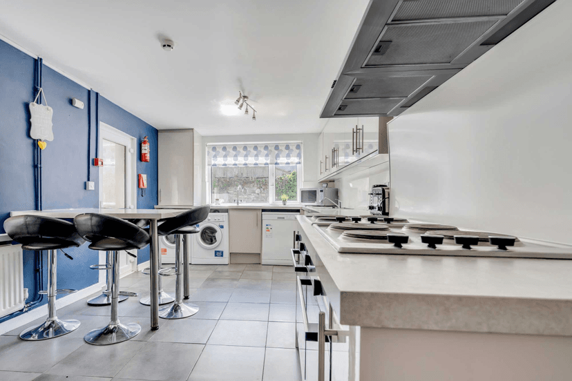 17 Gwydr Crescent, Uplands, Swansea - Image 1