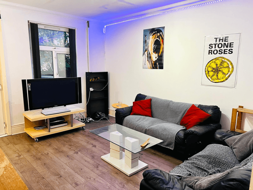 Chestnut Avenue, Leeds - Image 1