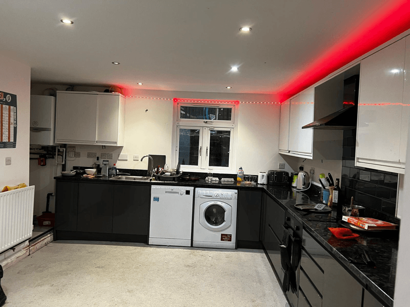 Chestnut Avenue, Leeds - Image 4