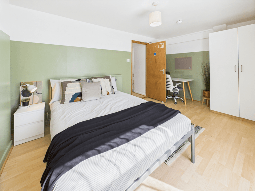 21 Waterloo Place Brynmill Swansea SA2 0DE - Image 1