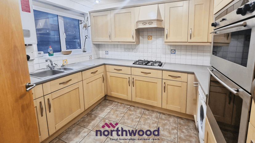 11 GR Painters Court, Haven Banks, Exeter, EX2 - Image 2