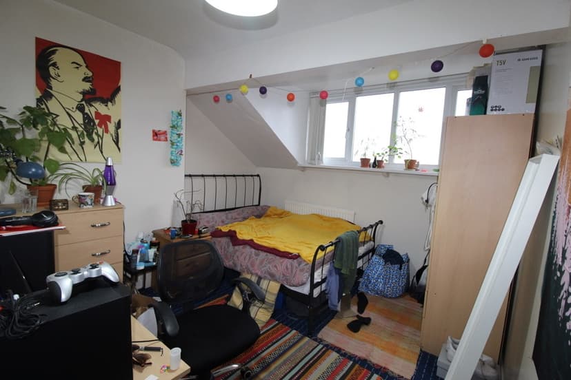 64 CARDIGAN ROAD - Image 4