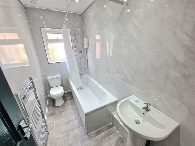 Slade Lane - Image 11