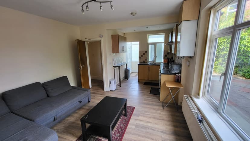 Parrswood Road - Image 3