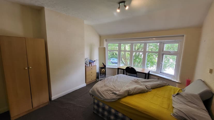 Parrswood Road - Image 7