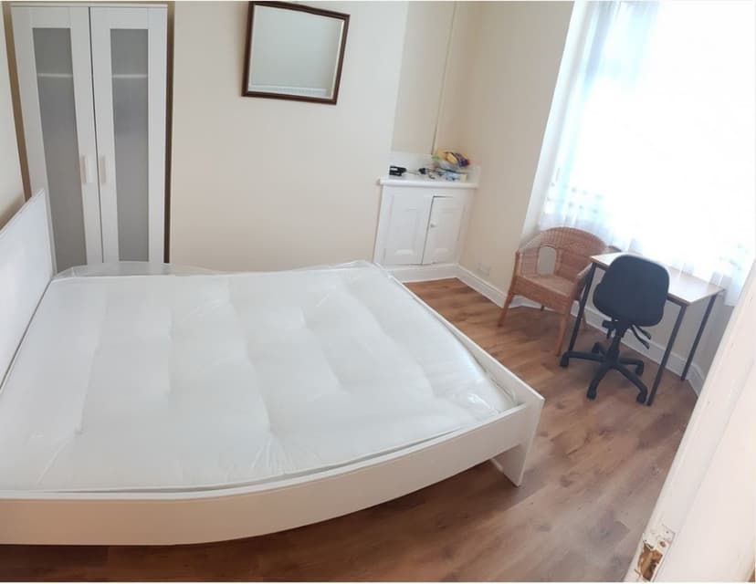 Lowestoft Road - Image 4