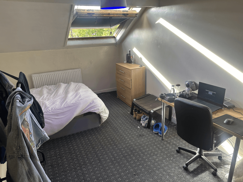 BIG 9 BED PROPERTY IN HEADINGLEY - Image 8