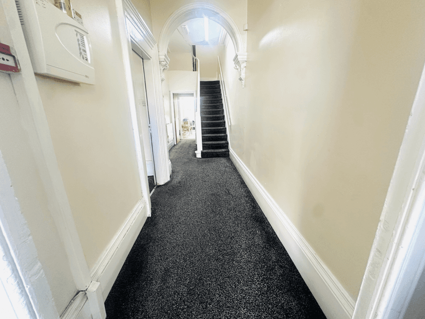 BIG 9 BED PROPERTY IN HEADINGLEY - Image 5